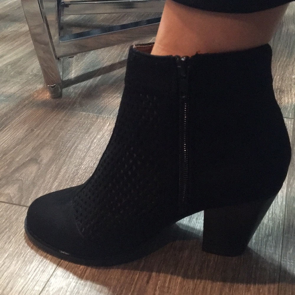 *PRICE FIRM*  Black Faux Suede Ankle Booties - Picture 6 of 7